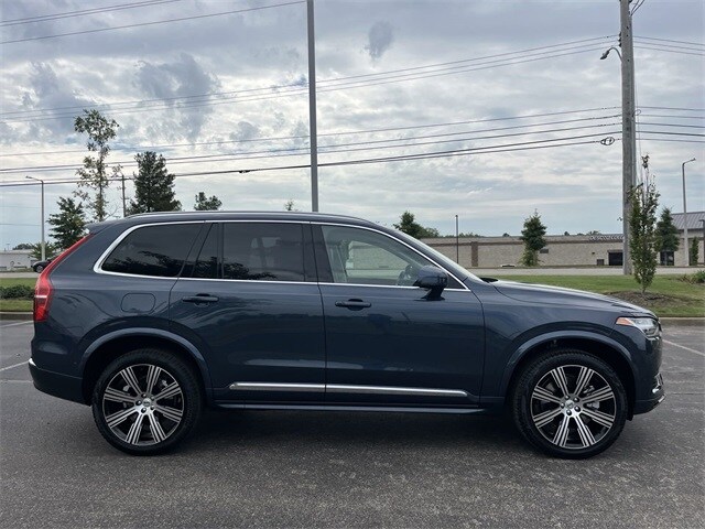2025 Volvo XC90 T8 photo 2