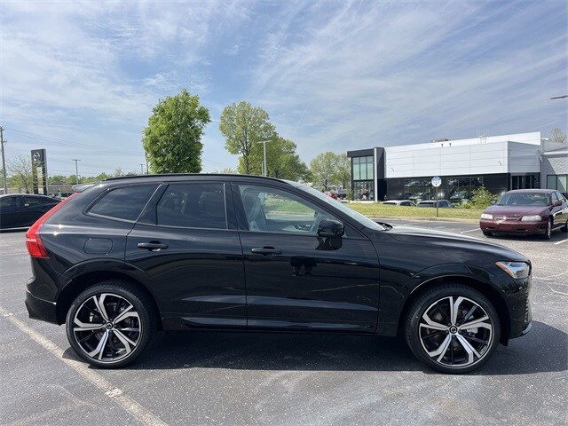 2025 Volvo XC60 Hybrid T8 photo 2