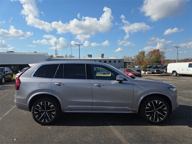 2026 Volvo XC90 Plus photo 2