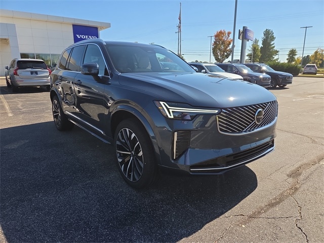 2026 Volvo XC90 Plus's photo