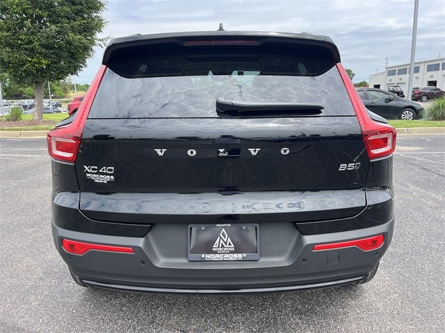 2025 Volvo XC40 Plus photo 3