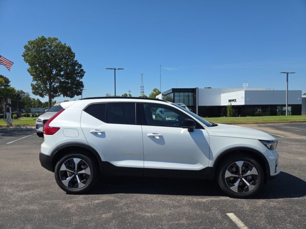 New 2026 Volvo XC40 B5 Plus SUV