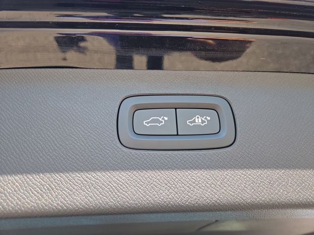 2026 Volvo XC90 Plus - Photo 18