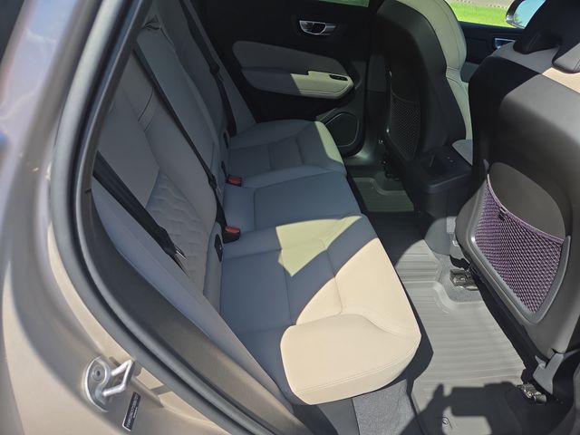 2026 Volvo XC60 Plus - Photo 17