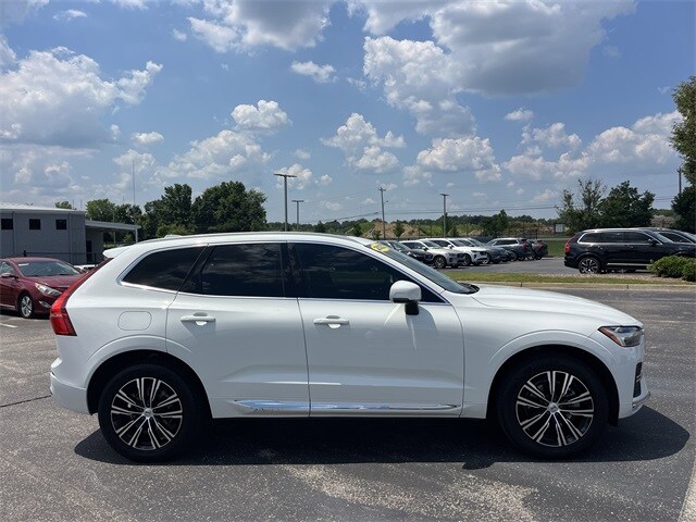 2022 Volvo XC60 B5 Inscription photo 2