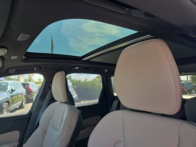 2026 Volvo XC60 Plus - Photo 13