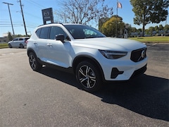 2026 Volvo XC40 B4 Core FWD SUV