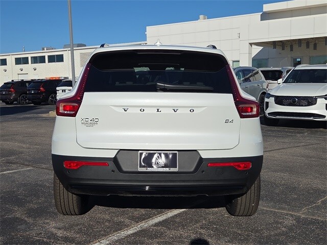 2026 Volvo XC40 Plus photo 3