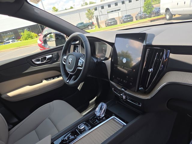 2026 Volvo XC60 Plus - Photo 18