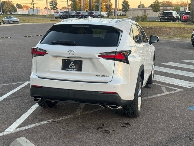 2017 Lexus NX 200t Luxury photo 4