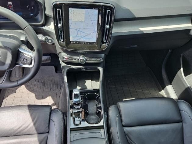 2023 Volvo XC40 AWD Plus photo 3