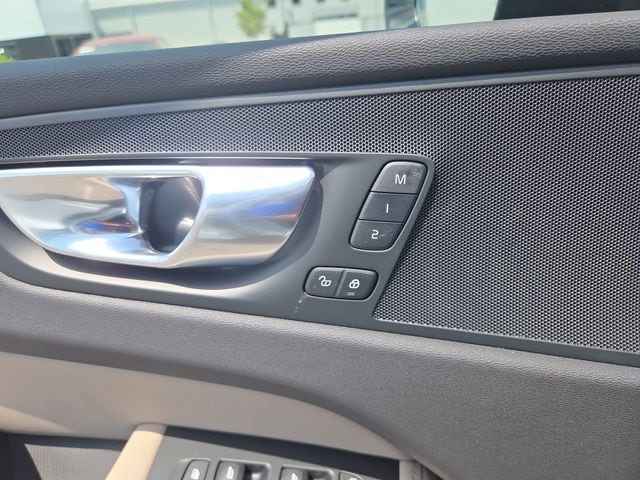 2026 Volvo XC60 Plus - Photo 21