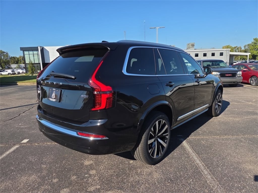 New 2026 Volvo XC90 B5 Core SUV