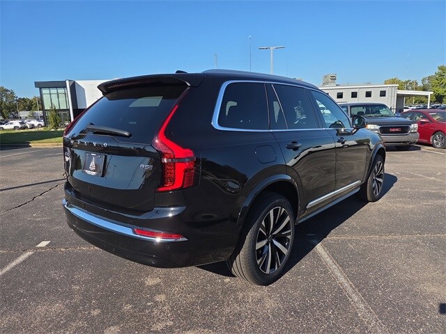 2026 Volvo XC90 B5 Core photo 3
