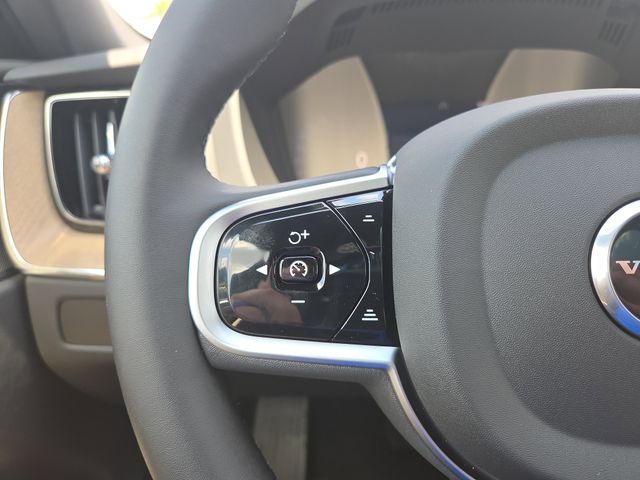 2026 Volvo XC60 Plus - Photo 23