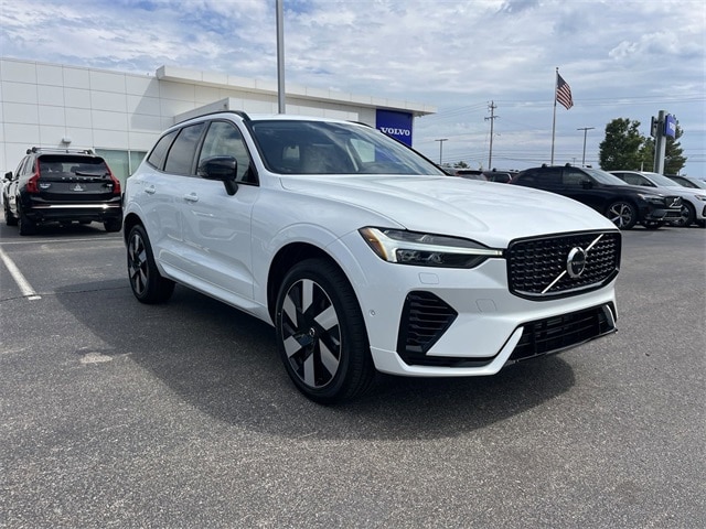 2025 Volvo XC60 plug-in hybrid T8 Plus SUV