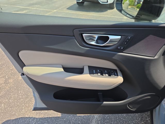 2026 Volvo XC60 Plus - Photo 11
