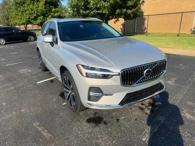 2023 Volvo XC60 B5 Ultimate photo 2