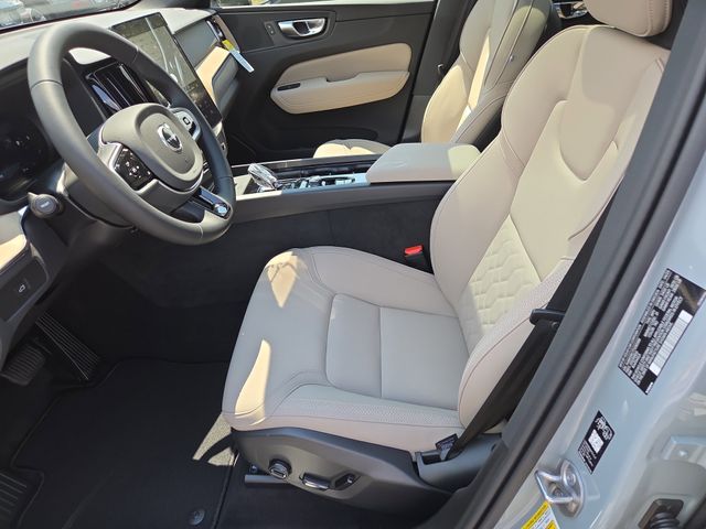 2026 Volvo XC60 Plus - Photo 10