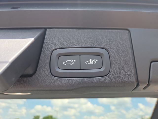 2026 Volvo XC60 Plus - Photo 16