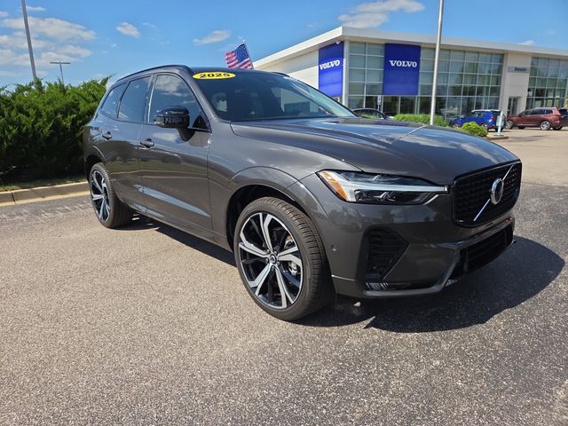 2025 Volvo XC60 B5 Ultra Dark AWD's photo