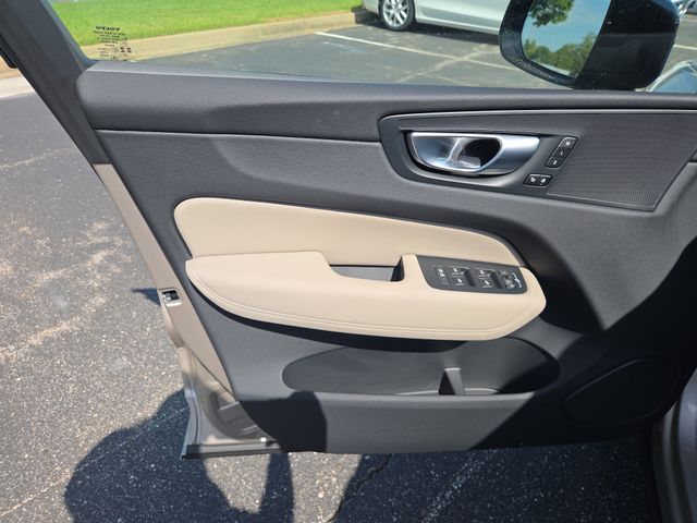 2026 Volvo XC60 Plus - Photo 11