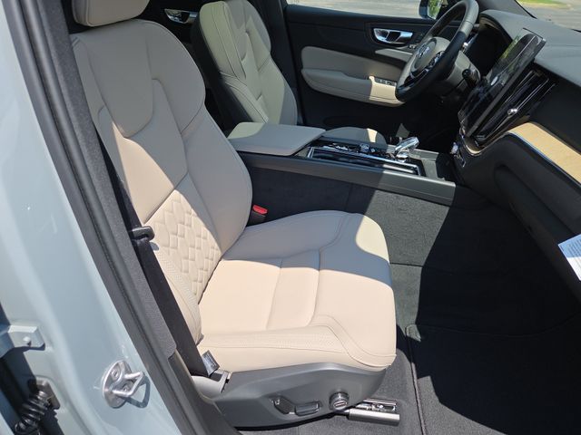 2026 Volvo XC60 Plus - Photo 19
