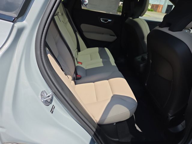 2026 Volvo XC60 Plus - Photo 17