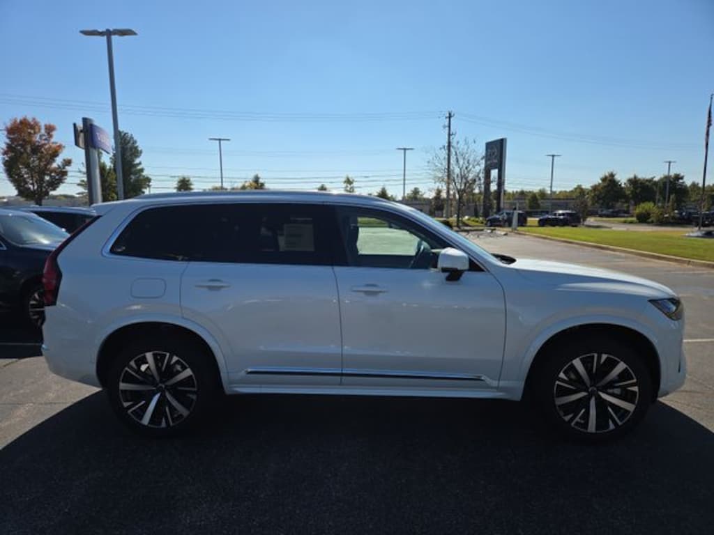 New 2026 Volvo XC90 B5 Core SUV