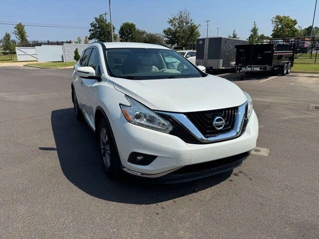 2017 Nissan Murano SV photo 2