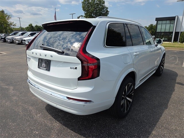 2026 Volvo XC90 Core photo 3