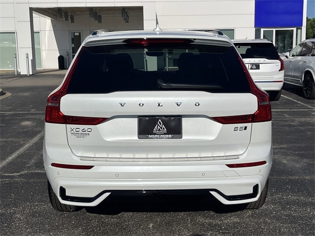 2025 Volvo XC60 B5 Plus photo 4