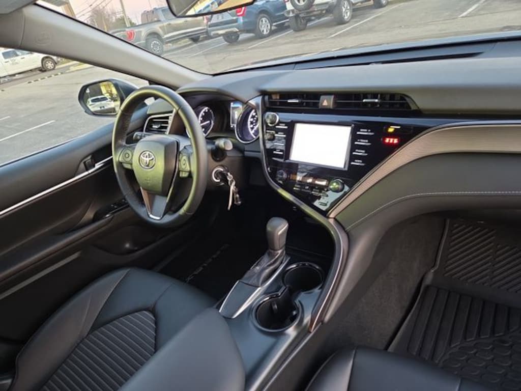 Used 2019 Toyota Camry SE Sedan