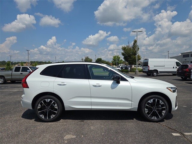 2026 Volvo XC60 B5 Plus photo 2