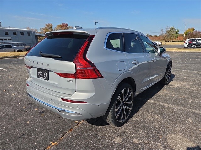 2023 Volvo XC60 B5 Ultimate photo 3
