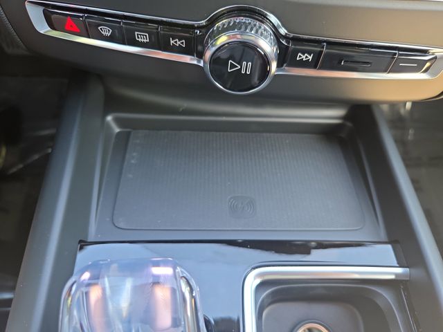 2026 Volvo XC60 Plus - Photo 26