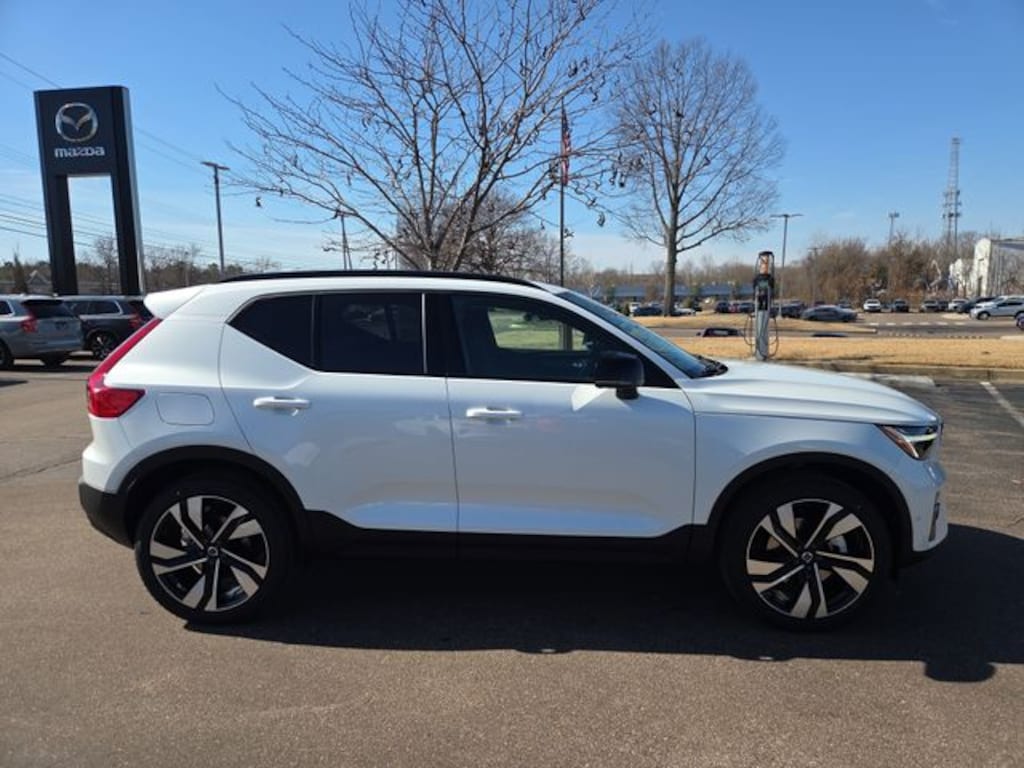 New 2026 Volvo XC40 B5 Ultra SUV