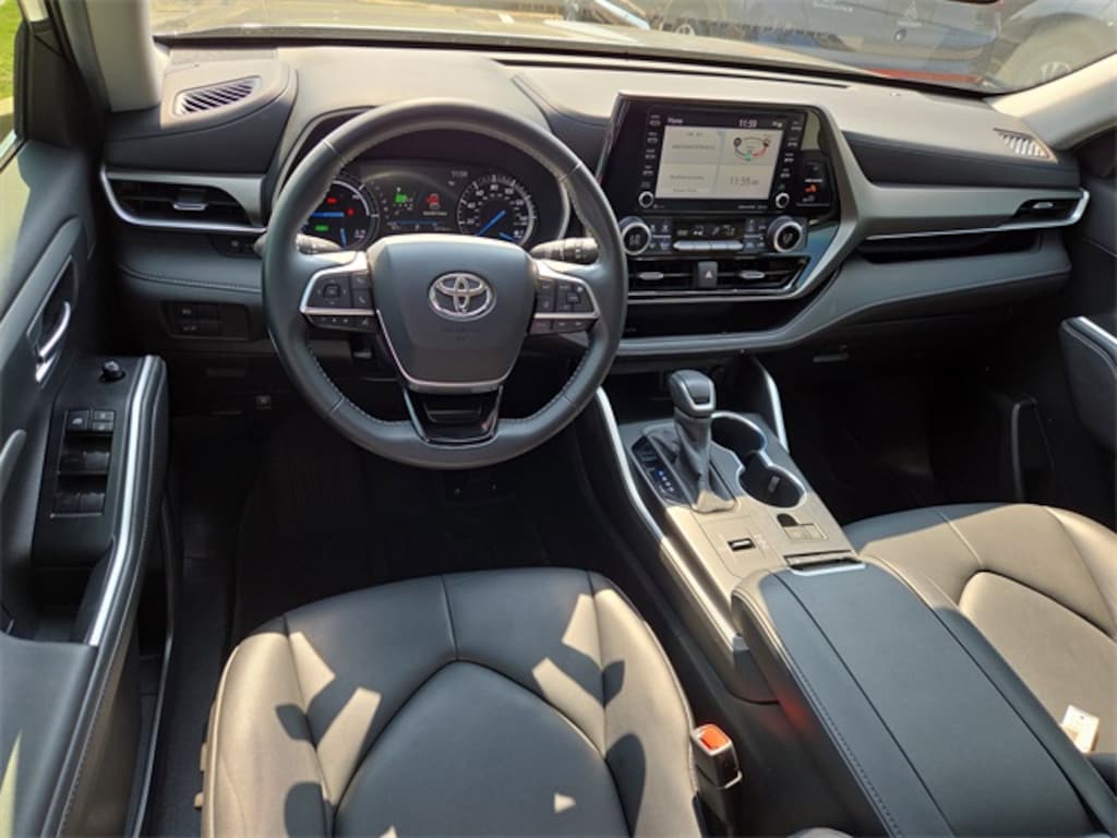Used 2020 Toyota Highlander Hybrid XLE SUV