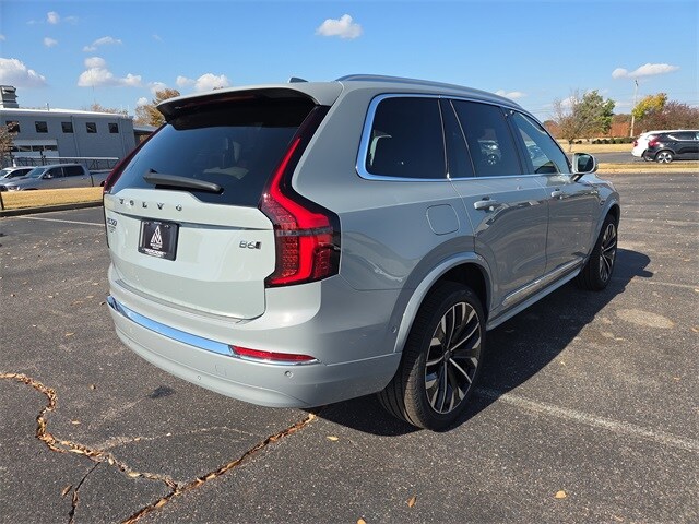 2026 Volvo XC90 Plus photo 2