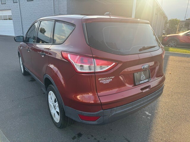 2015 Ford Escape S photo 4