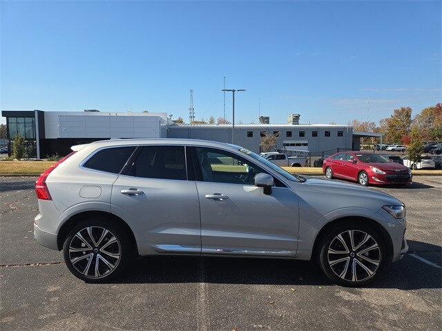 2023 Volvo XC60 B5 Ultimate photo 2