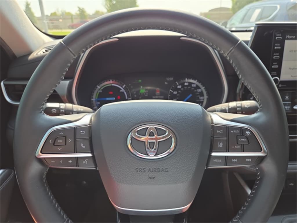 Used 2020 Toyota Highlander Hybrid XLE SUV