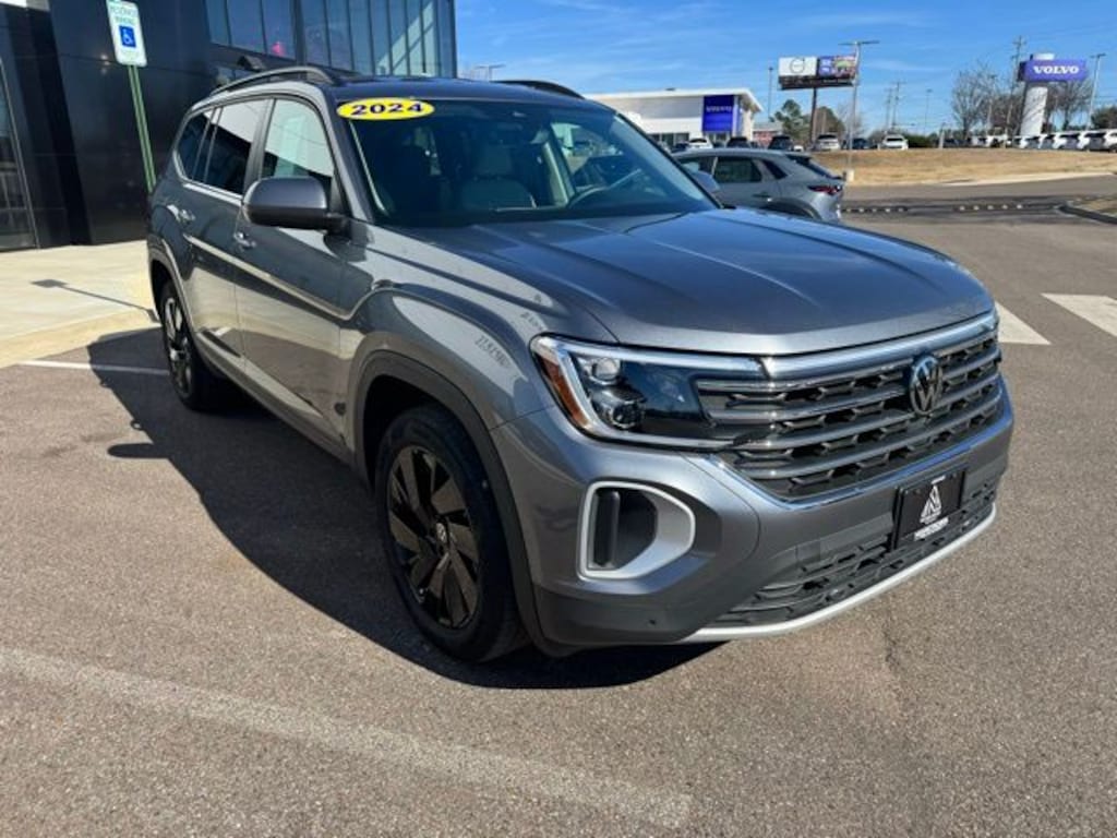 Used 2024 Volkswagen Atlas 2.0T SE w/Technology SUV