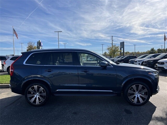 2025 Volvo XC90 T8 Plus photo 2
