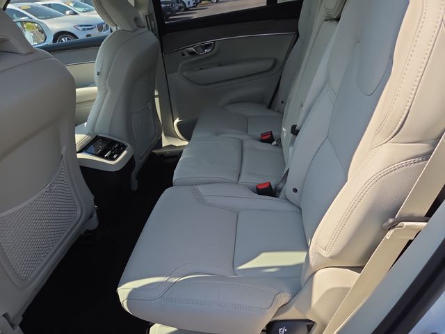 2026 Volvo XC90 Ultra - Photo 13