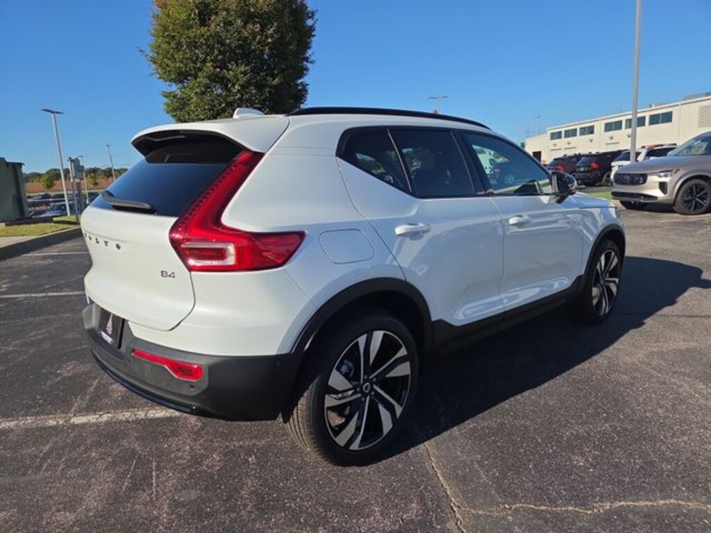 New 2026 Volvo XC40 B4 Plus SUV
