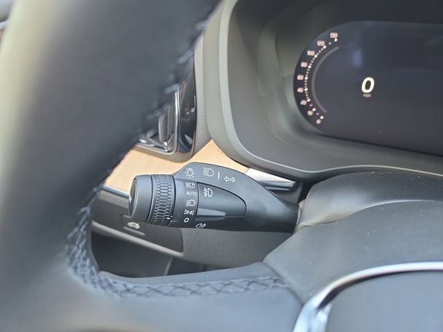 2026 Volvo XC60 Plus - Photo 30