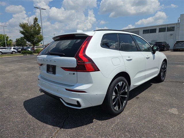 2026 Volvo XC60 B5 Plus photo 3