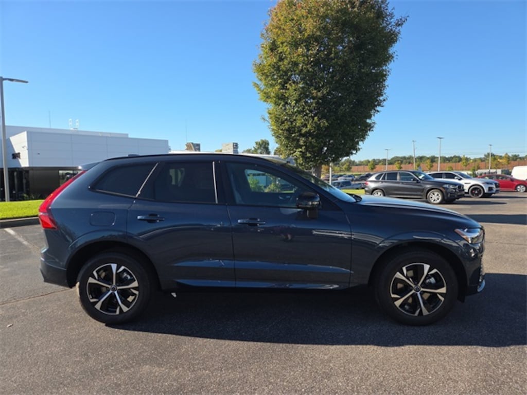 New 2026 Volvo XC60 B5 Core SUV