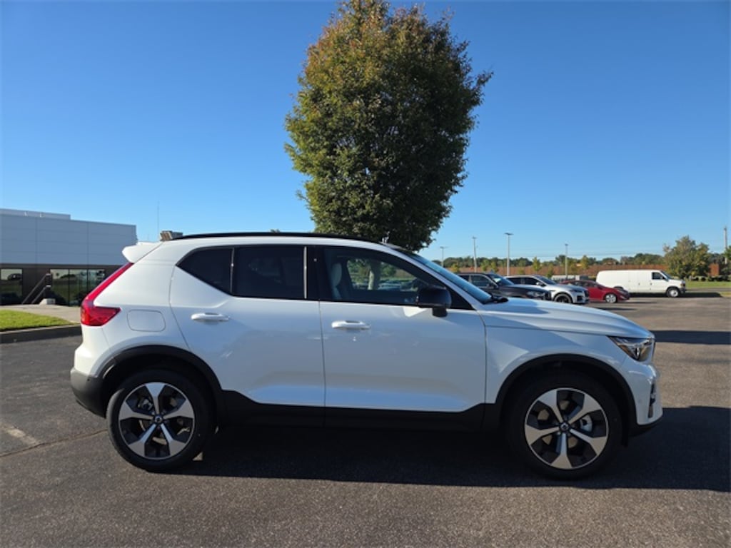 New 2026 Volvo XC40 B5 Plus SUV